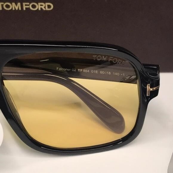 - New 100% Authentic Tom Ford TF884 01E Sunglasses